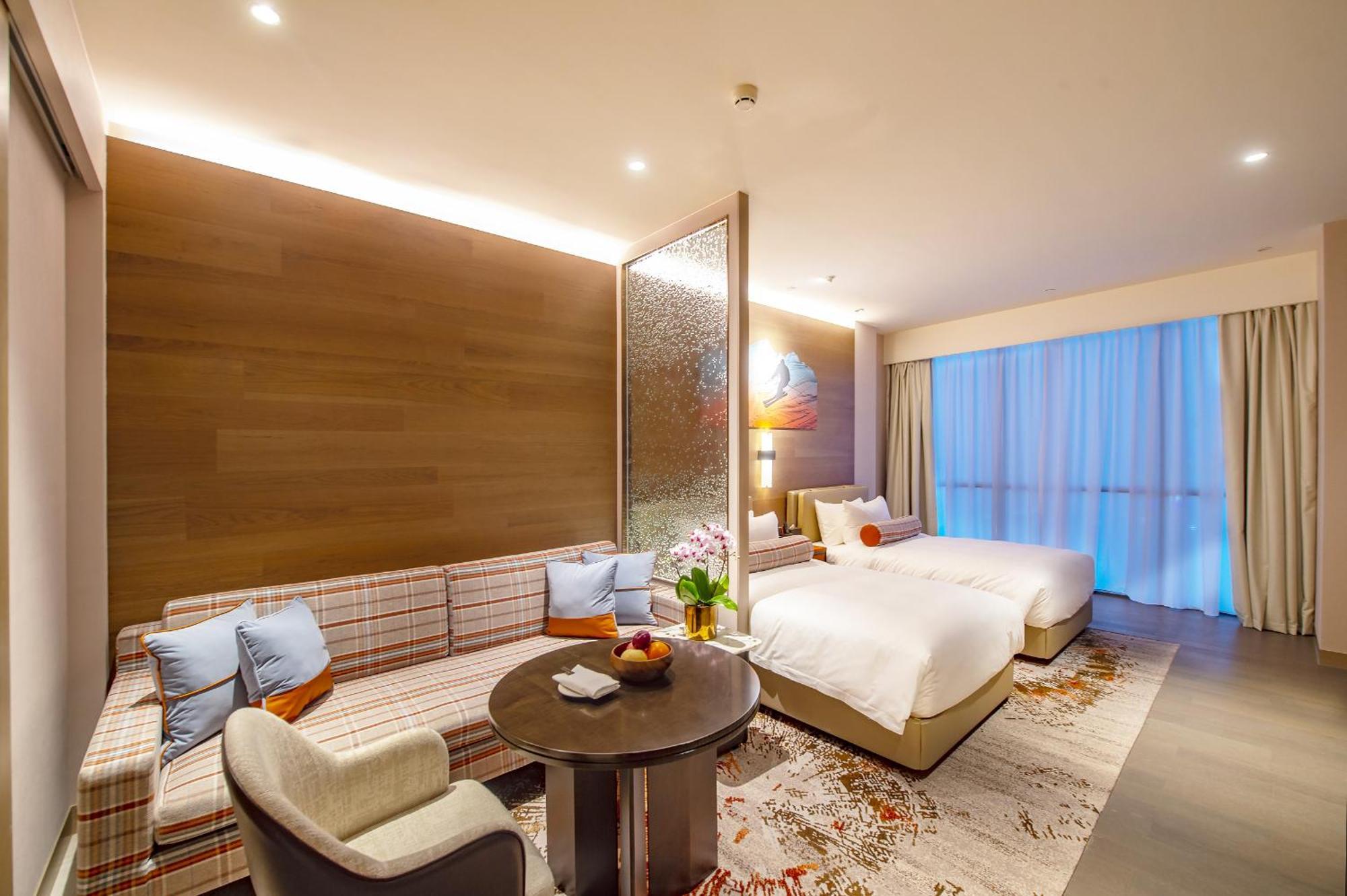 L+Snow Supreme Hotel Sanghaj Kültér fotó